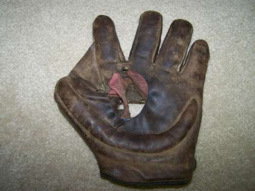 Wright & Ditson Hole in Palm Crescent Glove Front